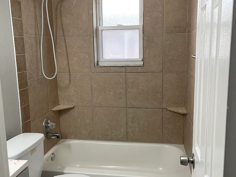 300 E Magnolia Dr — Photo 5