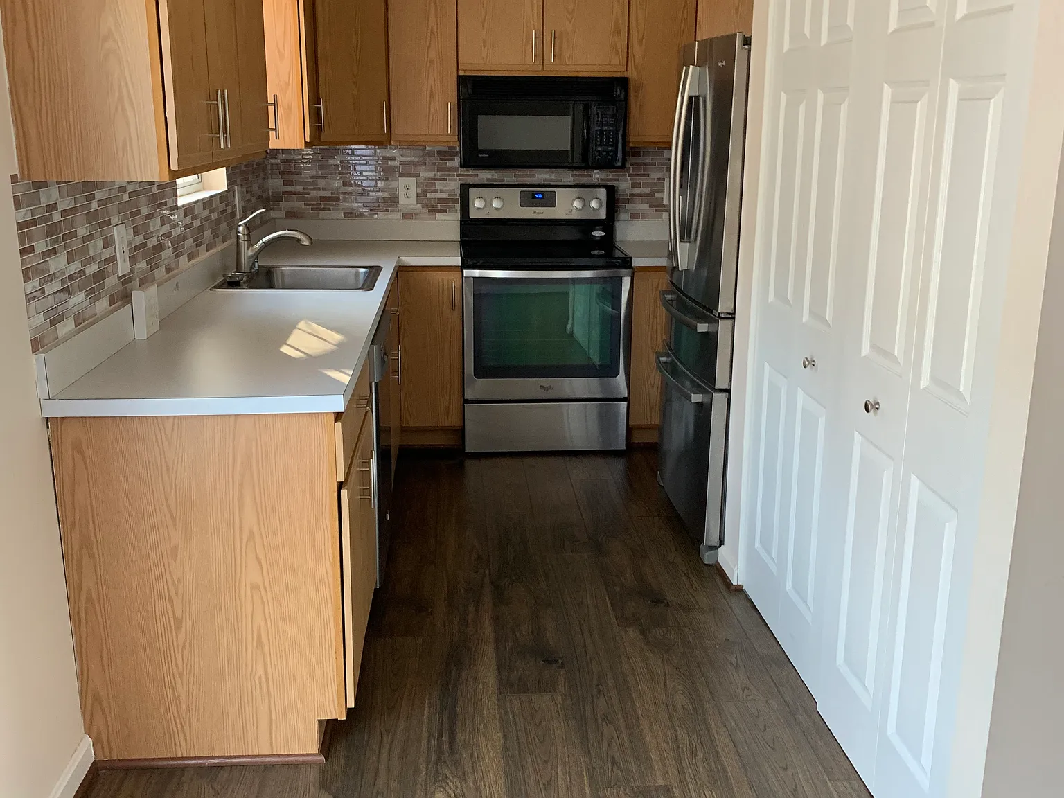 3 bed, 1120 sqft, $2,200 — Photo 3