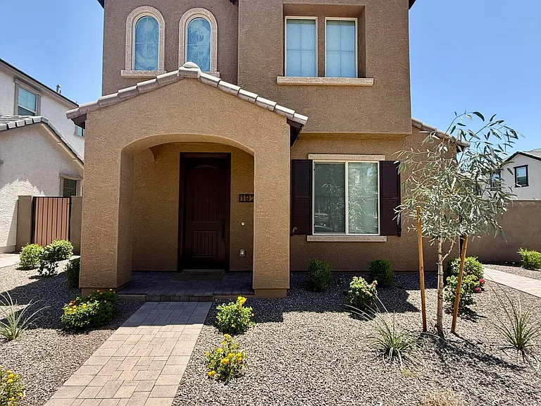 1921 W Lariat Ln — Photo 1