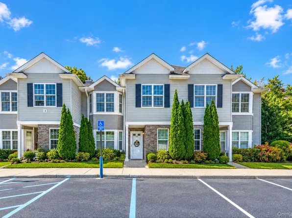 138 Maya Circle, Central Islip, NY 11722
