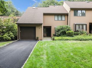 49 Lockley Ct, Mountain Lakes, NJ 07046