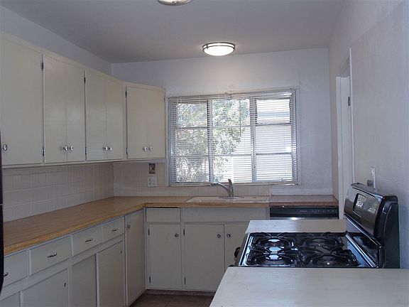 3rd image of 1105 S Lea Ave