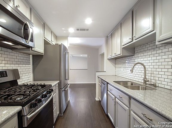 5th image of 5030 Village Trail Dr