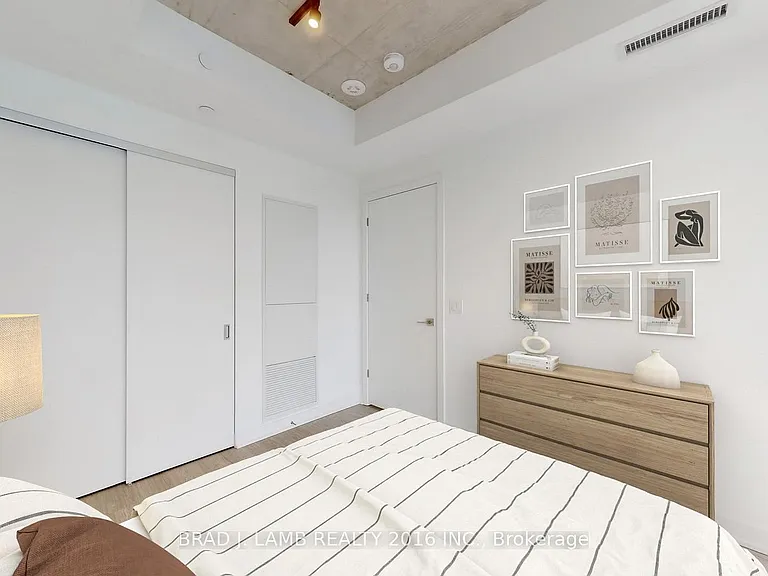 284 King St E — Photo 23