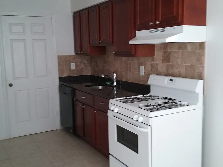 523 Sharon Ct #1F — Photo 6