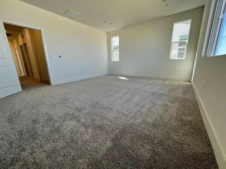 3357 Adirondack St — Photo 24