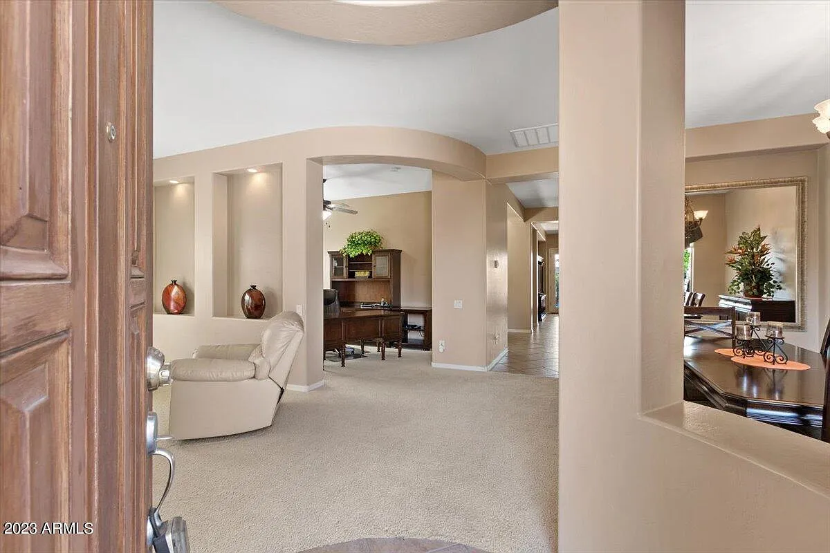 3 bed, 2.0 bath, 2458 sqft, $3,795 — Photo 3