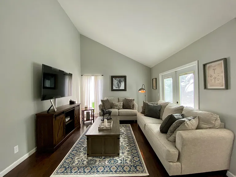 453 Park Forest Way — Photo 3