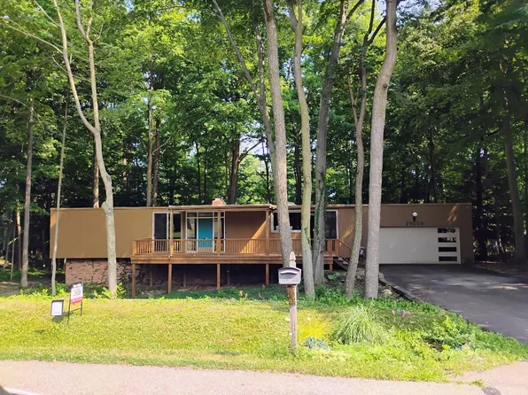 29204 Summerwood Rd, Farmington Hills, MI 48334