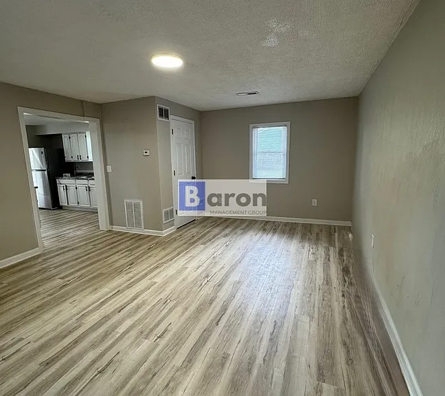 2923 Smalley Ave — Photo 1