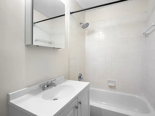 371 Ahern St — Photo 3