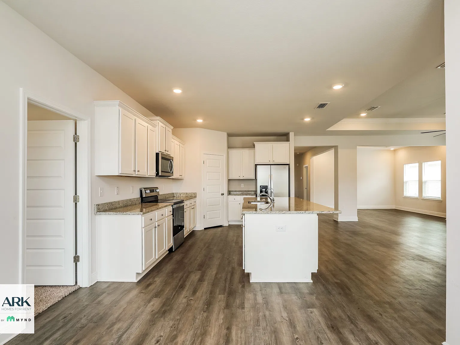 4 bed, 3.5 bath, 2785 sqft, $2,775 — Photo 4