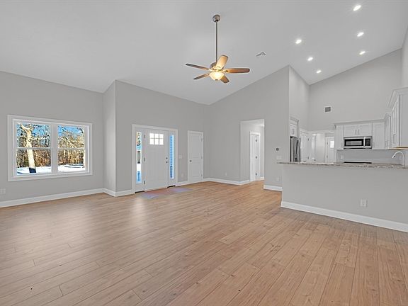 4th image of 7 L Stevens Rd #L