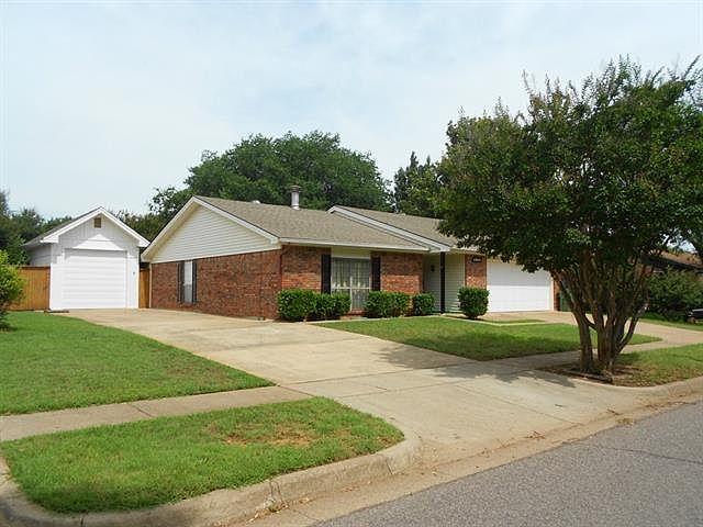 1st image of 2604 Southcrest Dr