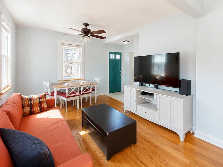 28 Cornwall St #3 — Photo 10