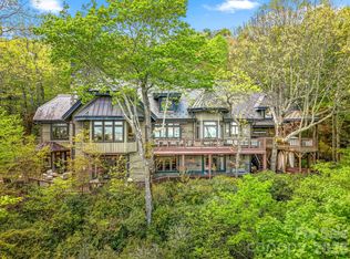 1052 Toxaway Dr, Lake Toxaway, NC 28747