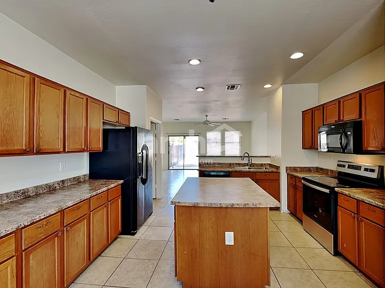 2827 S 74th Dr — Photo 3
