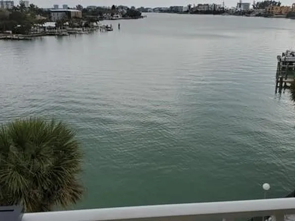 285 107th Ave APT 502, Treasure Island, FL 33706