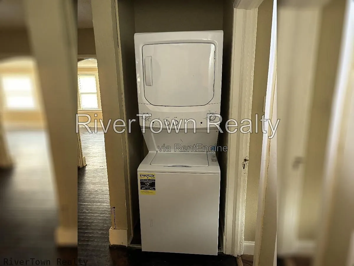 4 bed, 2.0 bath, 1991 sqft, $1,795 — Photo 2