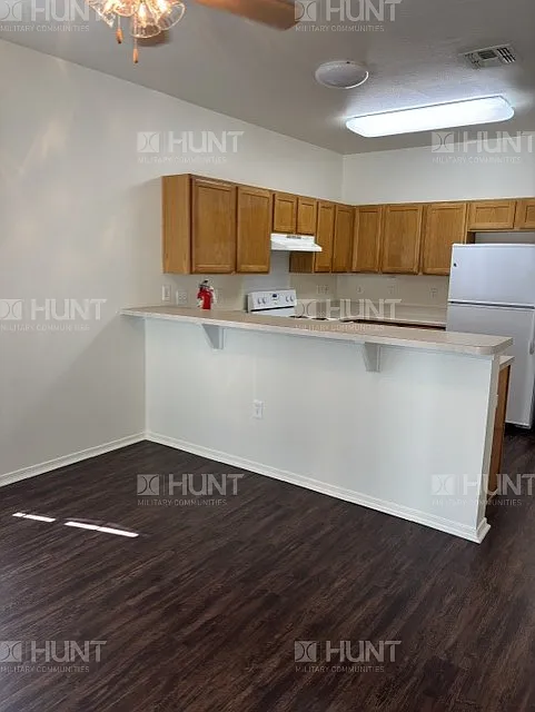 3 bed, 2.5 bath, 1635 sqft, $2,050 — Photo 3