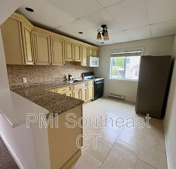 285 Montauk Ave #4 — Photo 2