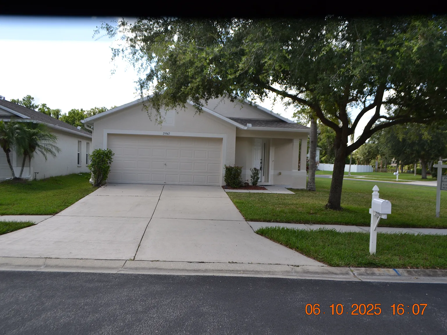 3 bed, 1373 sqft, $1,895 — Photo 1