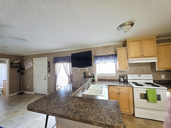 4th image of 1501 W Lake Dr Drive W