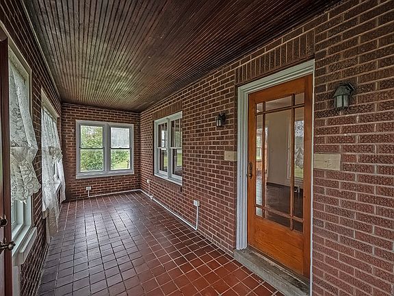 5th image of 385 N Pike Rd