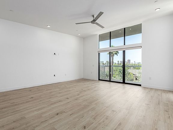 4th image of 531 E Willetta St #202