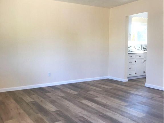 5th image of 2615 Buena Vista Ave
