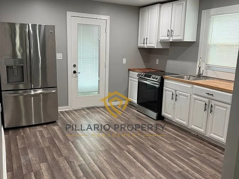 3906 Hoyt Ave — Photo 2