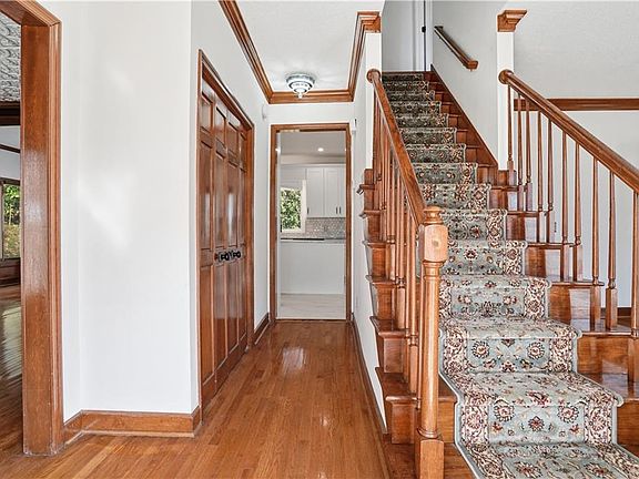 3rd image of 3091 Brookview Rd SE