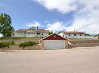 5 N Clark St, Newcastle, WY 82701
