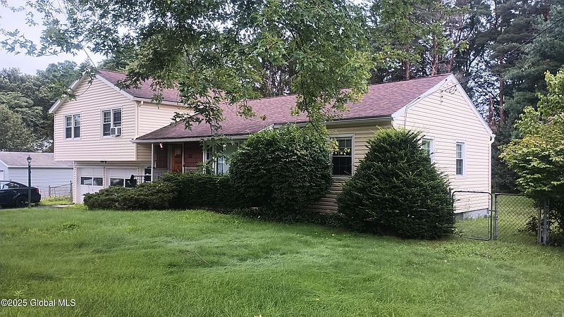 4th image of 103 Waterman Avenue