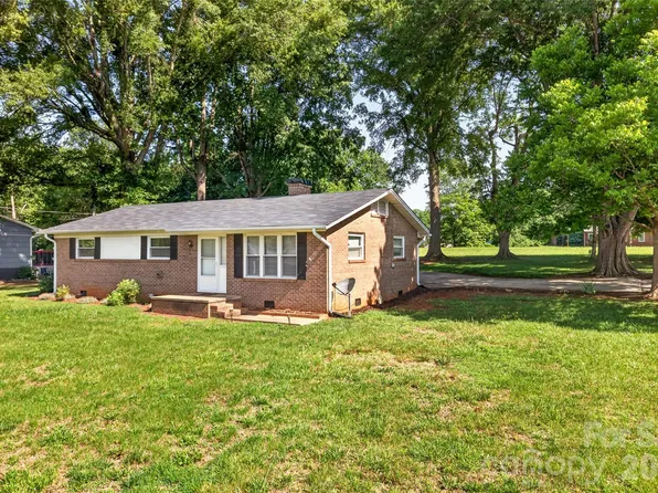 1771 24th Avenue Ct NE, Hickory, NC 28601