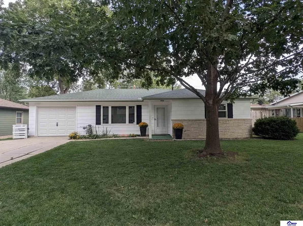 10 Arbor Ct, York, NE 68467