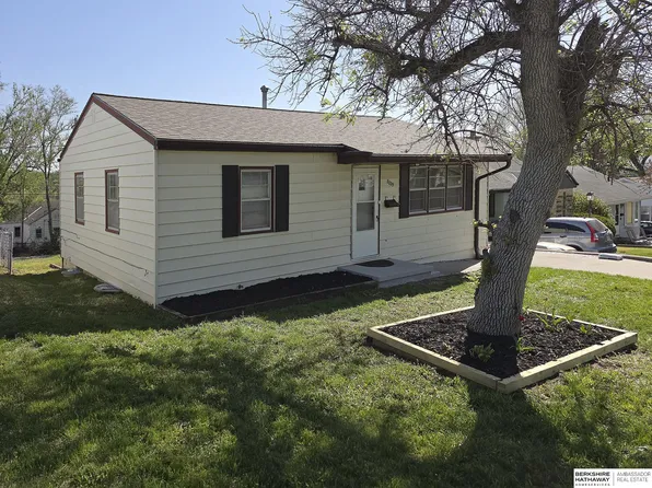 8029 Main St, Ralston, NE 68127