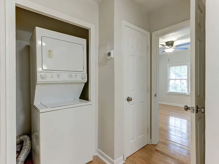 1210 E 54th St Duplex — Photo 12