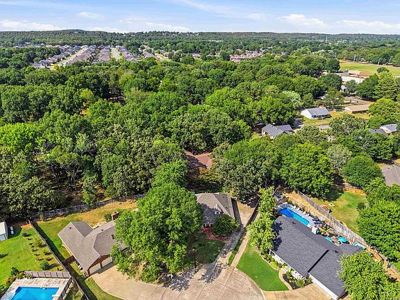 3rd image of 5 Brandon Cir