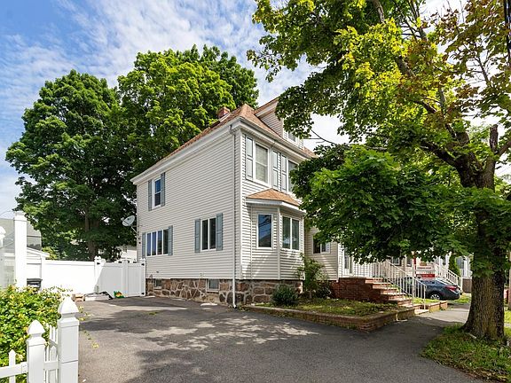 2nd image of 11 Jackson St