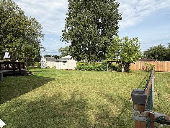 3rd image of 7437 Farmstead Rd