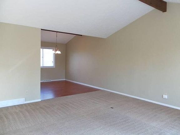 5th image of 33073 Cromwell Dr