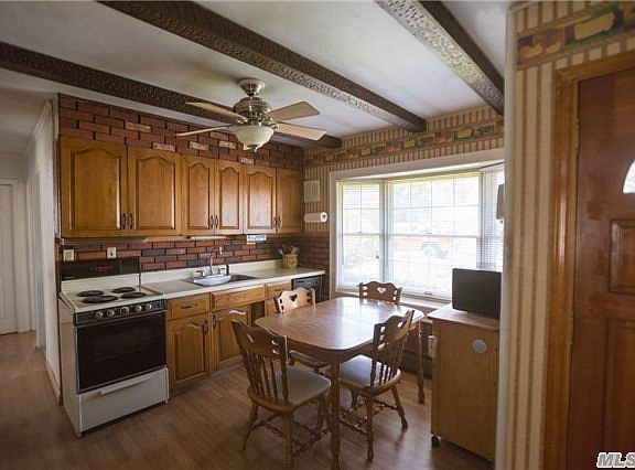 3rd image of 8 Bunting Ln