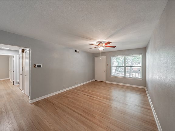 4th image of 1233 Fair Oaks Dr