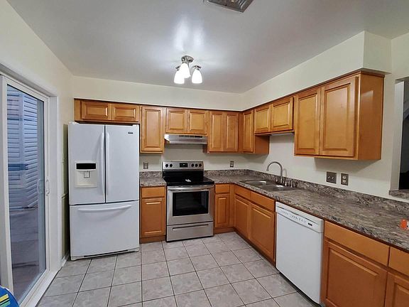 4th image of 3224 Barrington Dr