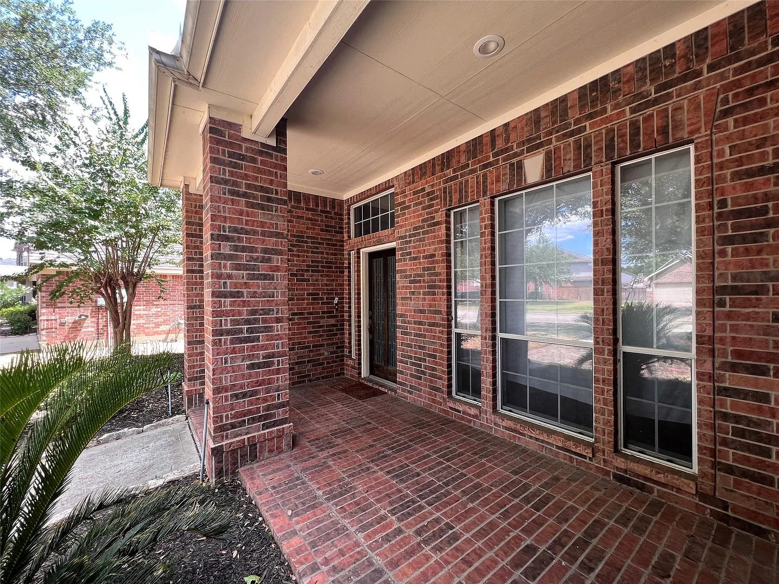 4 bed, 2.5 bath, 2543 sqft, $2,400 — Photo 4