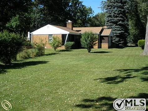Huge side yard, double lot