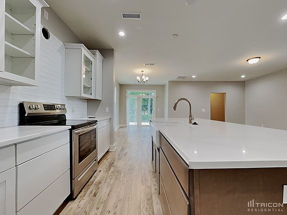 5th image of 206 Park Creek Ln