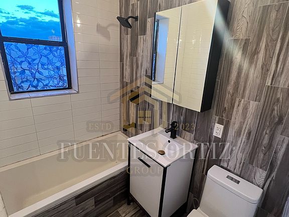 4th image of 615 Bramhall Ave #2
