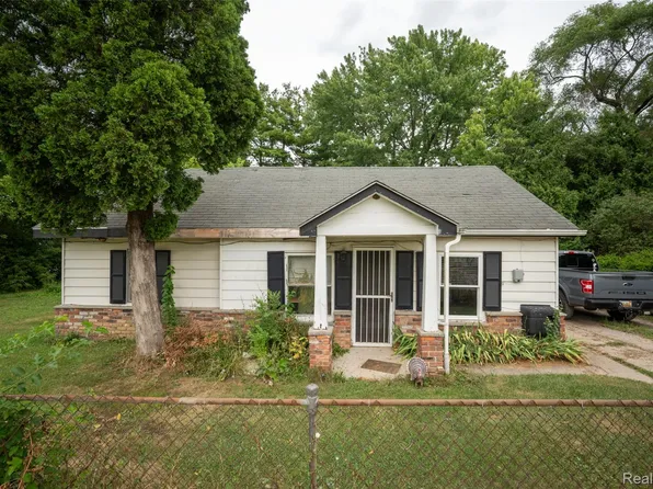 22211 Grandy St, Clinton Township, MI 48035